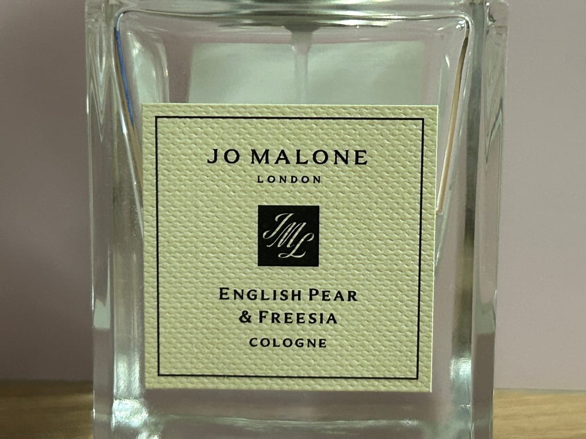 조말론 잉글리시 페어 앤 프리지아 100ml — 넓고 각진 병